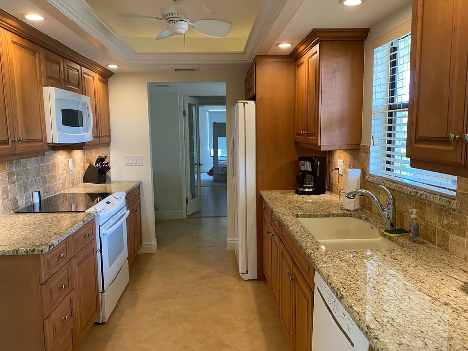 Fully Applianced Kitchen