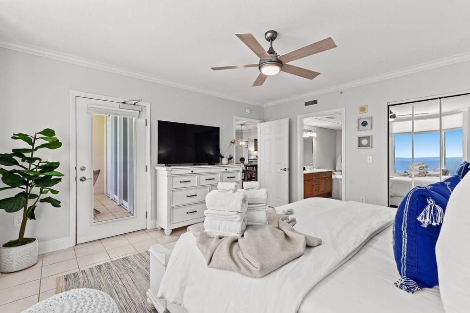 Primary Bedroom, King Bed