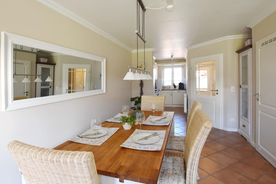 Ferienhaus Gartenweg - Modernes Mittelhausteil mit 4 Zimmern auf ca. 96 m², für bis zu 6 Personen House in Westerland