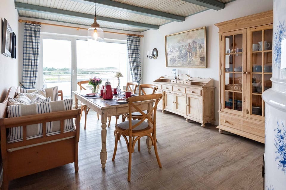 Haus Fernsicht, App. 4 - Large 4-room apartment with sea view on approx. 90 Apartment in Wenningstedt-Braderup