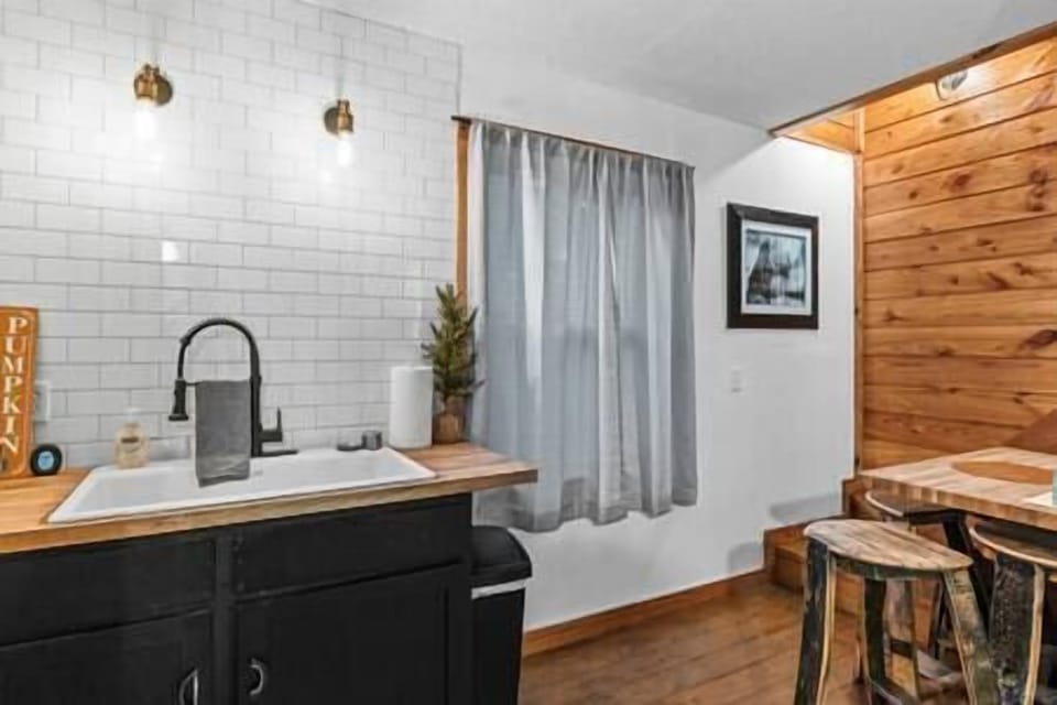 Sink and Coffee area