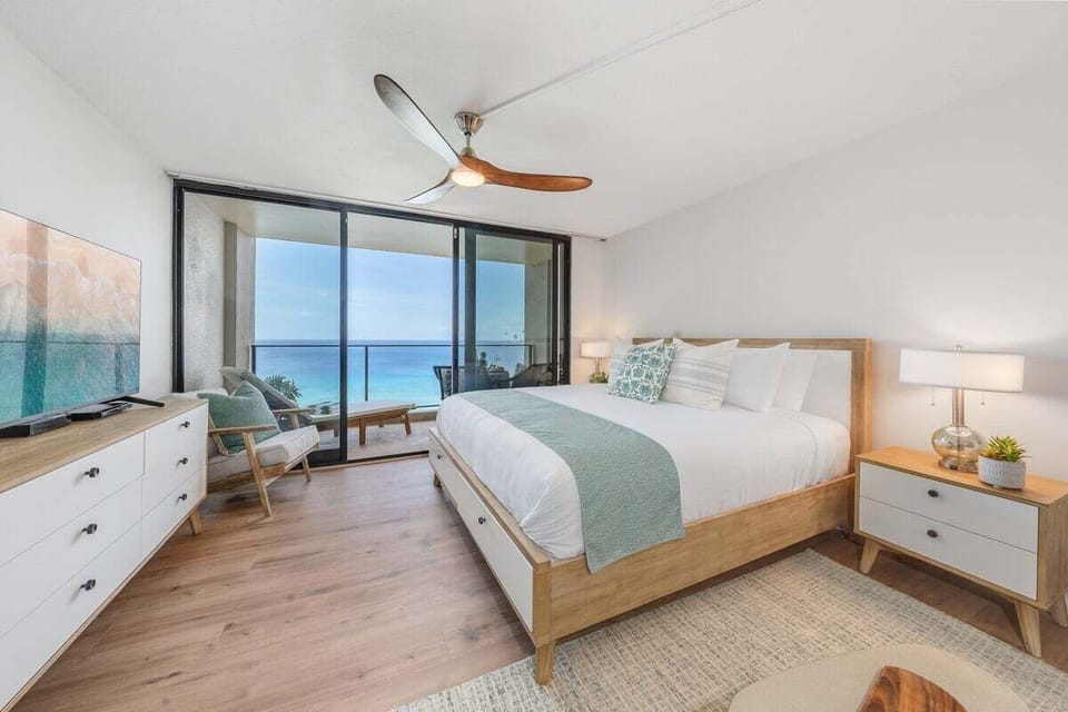 Wake up to stunning ocean views in this bright and airy studio