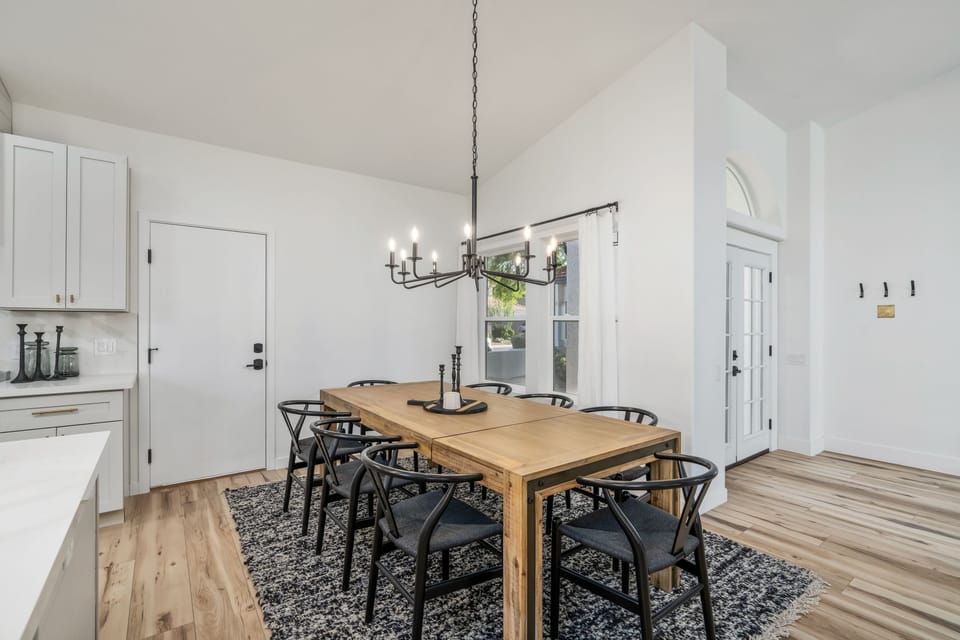 Dining Area w/ Seating for 8 + 3 at Kitchen Island