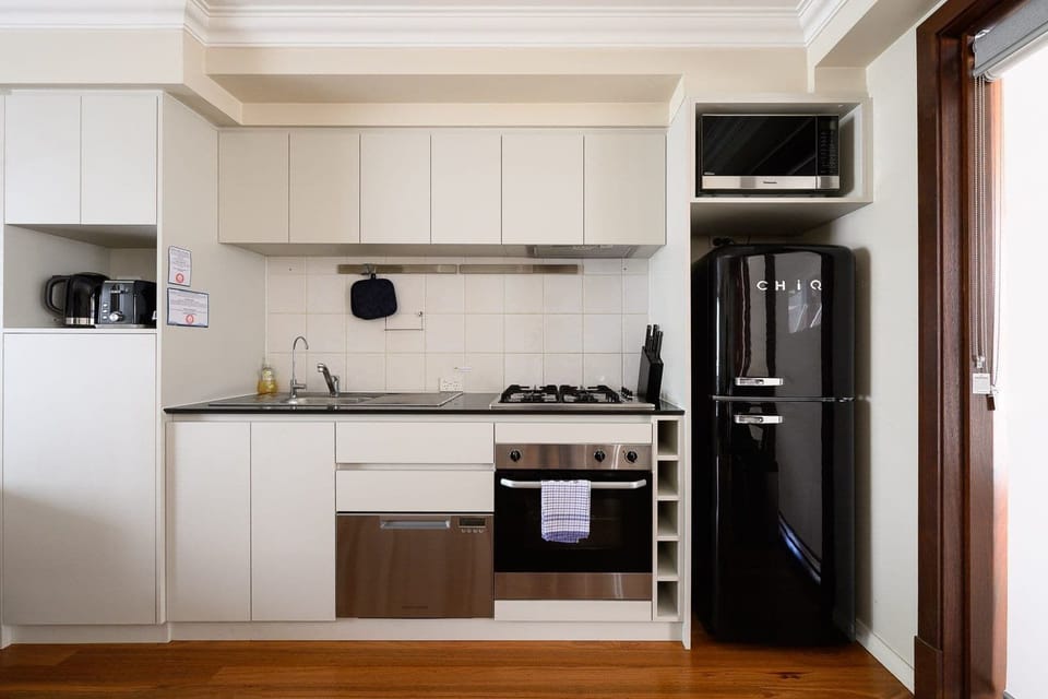 The fully equipped kitchen has everything you need to cook and dine with ease. 