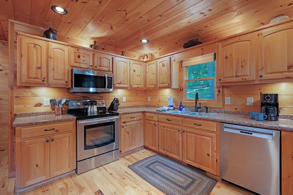 Soaring Hawk Lodge - Entry Level Kitchen
