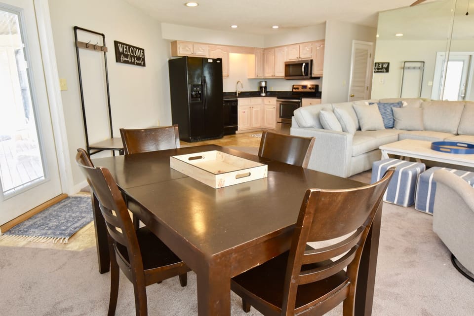 Sandpiper 8C Dining Area