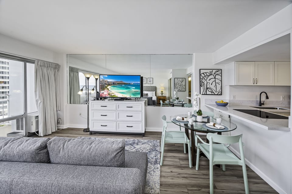 Dining table with 3 chairs - Dining table with 3 chairs