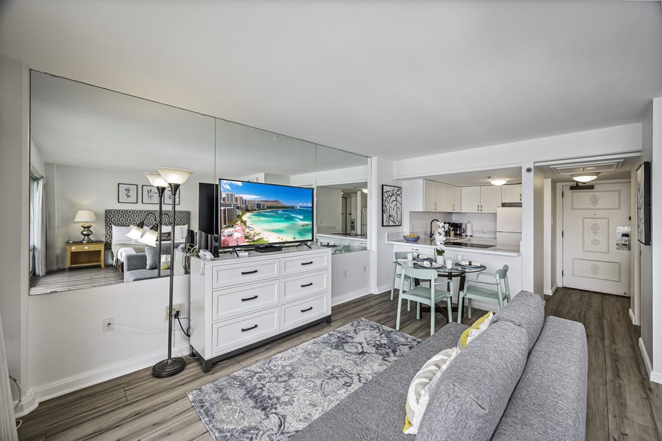 Cozy Living Room with Flat Screen TV - Cozy Living Room with Flat Screen TV