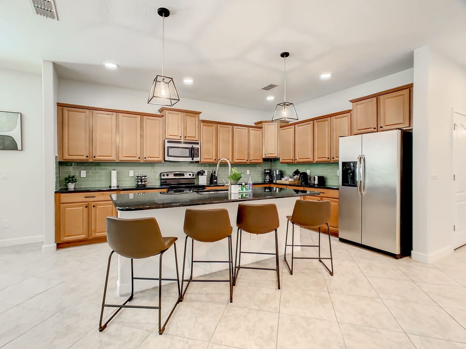 Fully stocked kitchen!