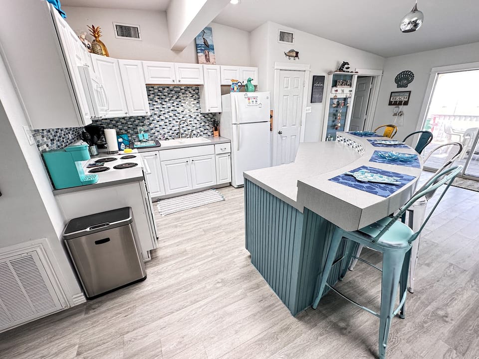 Spacious, bright and airy kitchen makes meal prep a breeze!