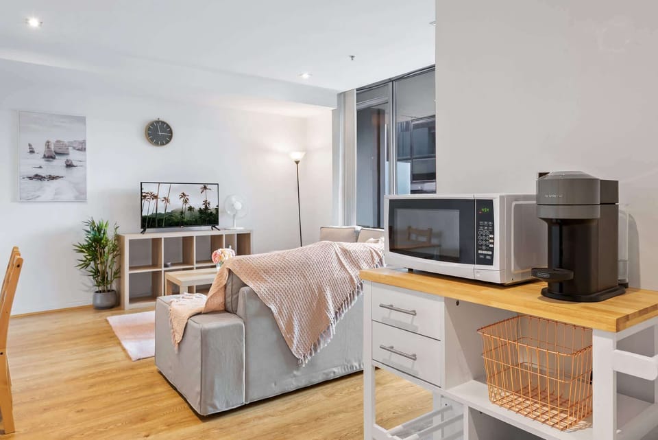 LIving/Kitchen