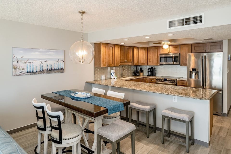 Dining Room to Kitchen View