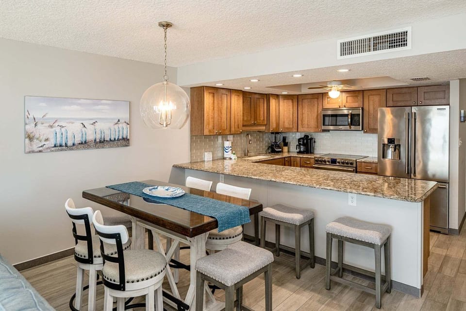 Dining Room to Kitchen View