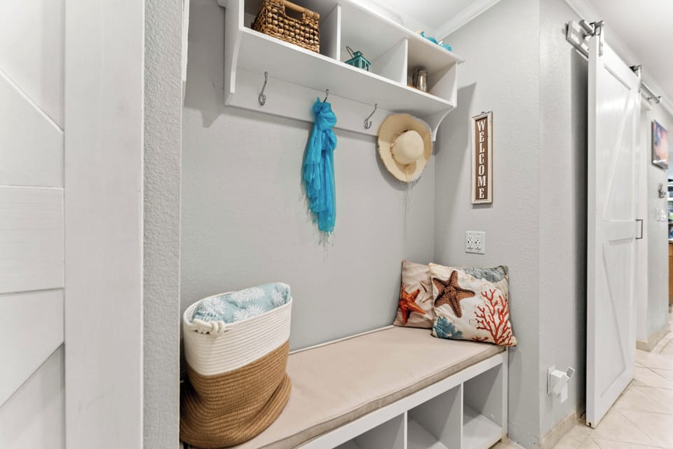 Unit Entryway