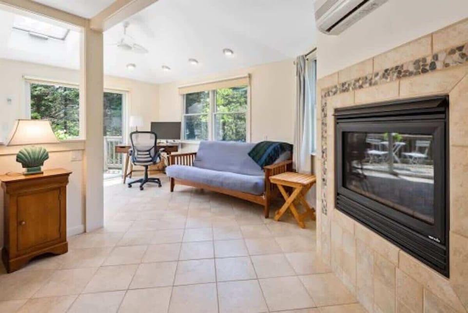 Cozy sitting area with futon sleeps 2