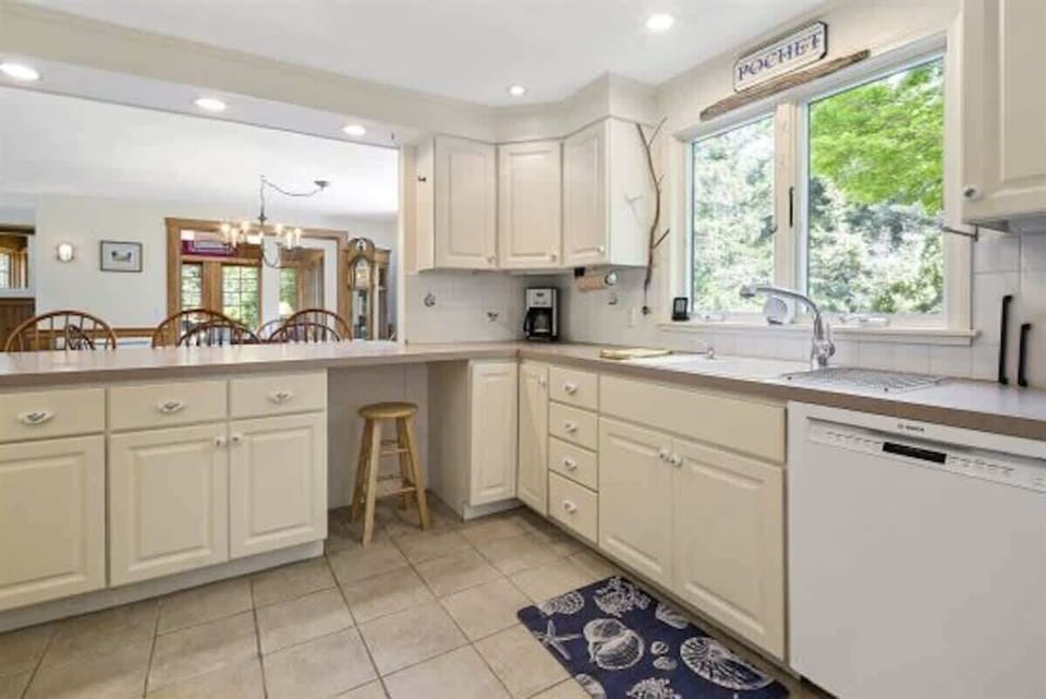 Kitchen with all the ammenities