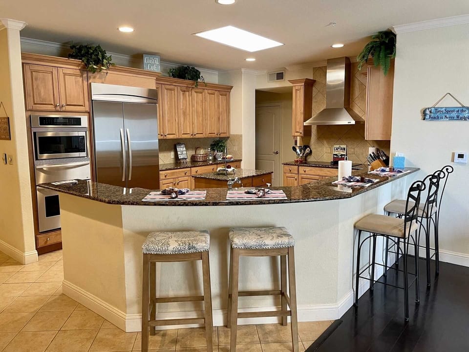Furniture, Kitchen Island, Indoors, Room, Kitchen