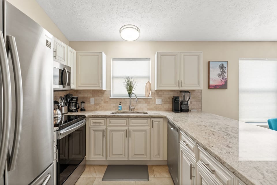 Bright and open kitchen is perfect for cooking and has all you need.