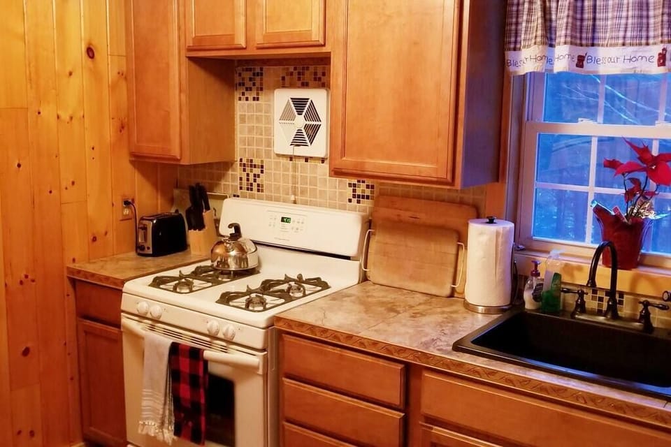Fully equipped kitchen.