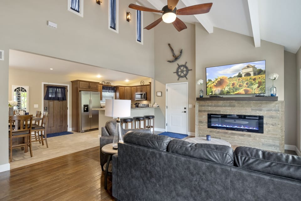 Kitchen, dining & living area