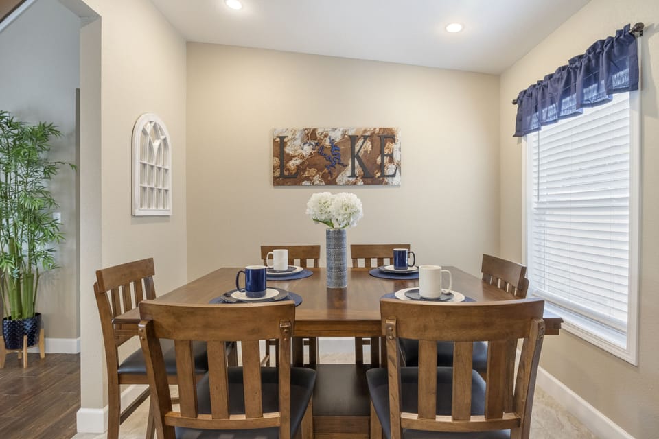 Kitchen table - seating for 6