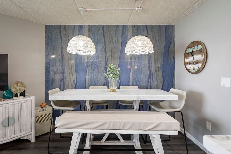 dining room --space for 6