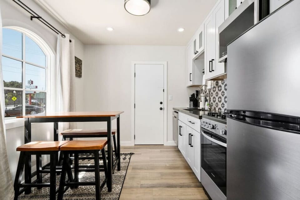 Kitchen with seating area