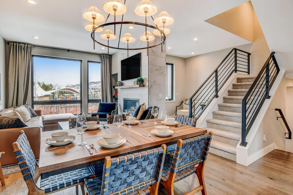 Dining Area with Seating for 6