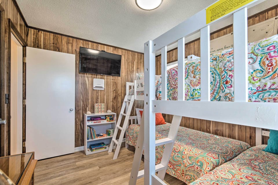 Bedroom 4 | Smart TV | Board Games