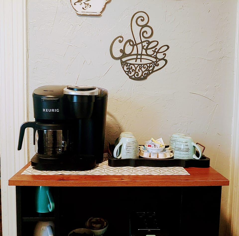 Keurig Duo - single or whole pot with pods, coffee, a teapot with local tea too!
