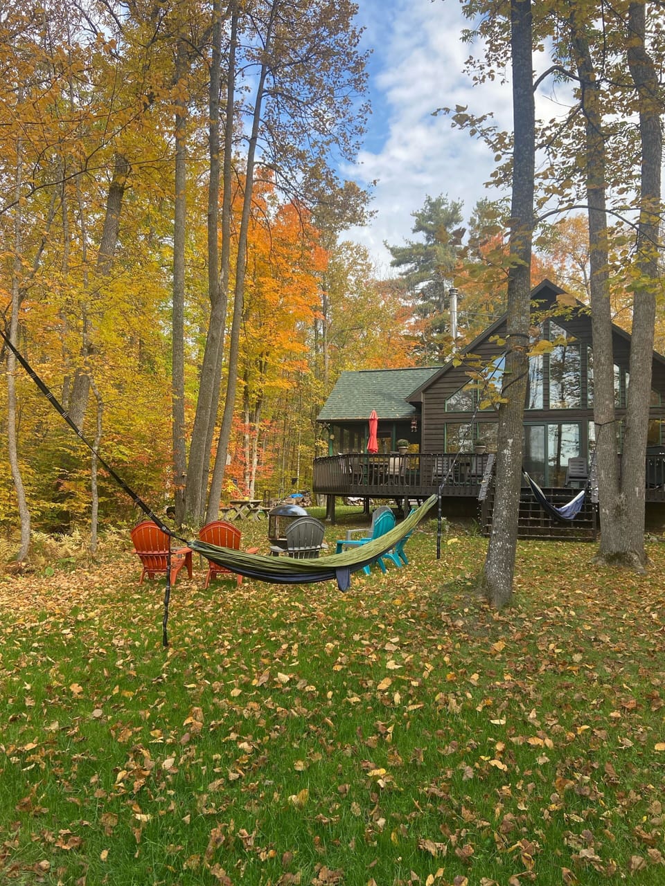Yard facing the lake. Two hammocks, fire pit and space for yard games. 