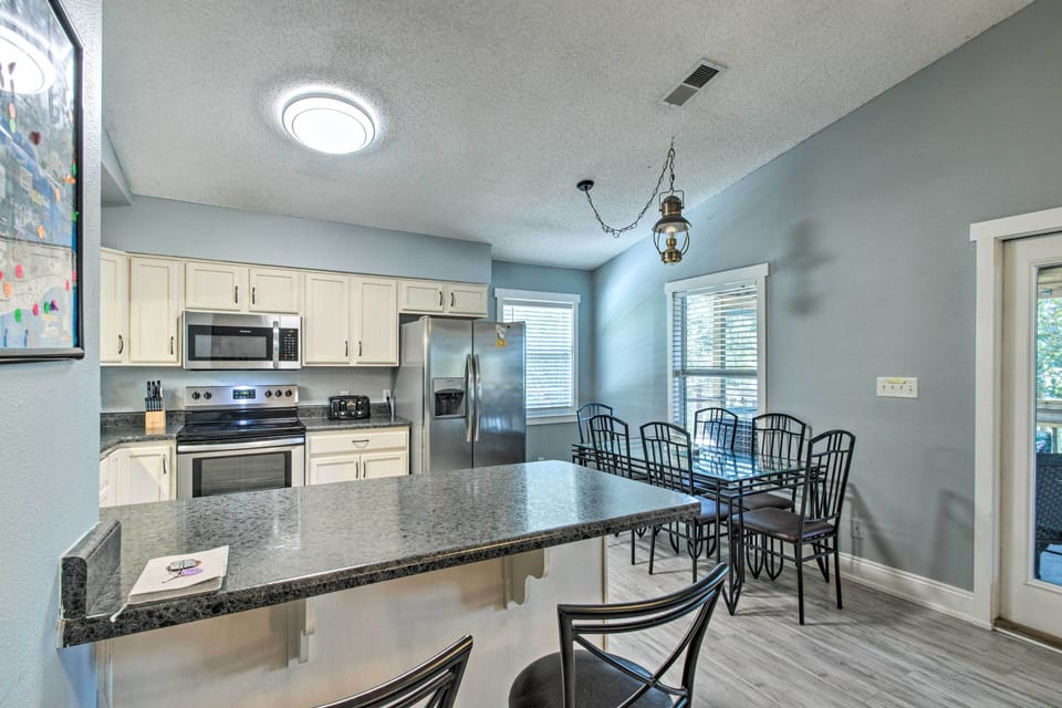 Kitchen | Breakfast Bar