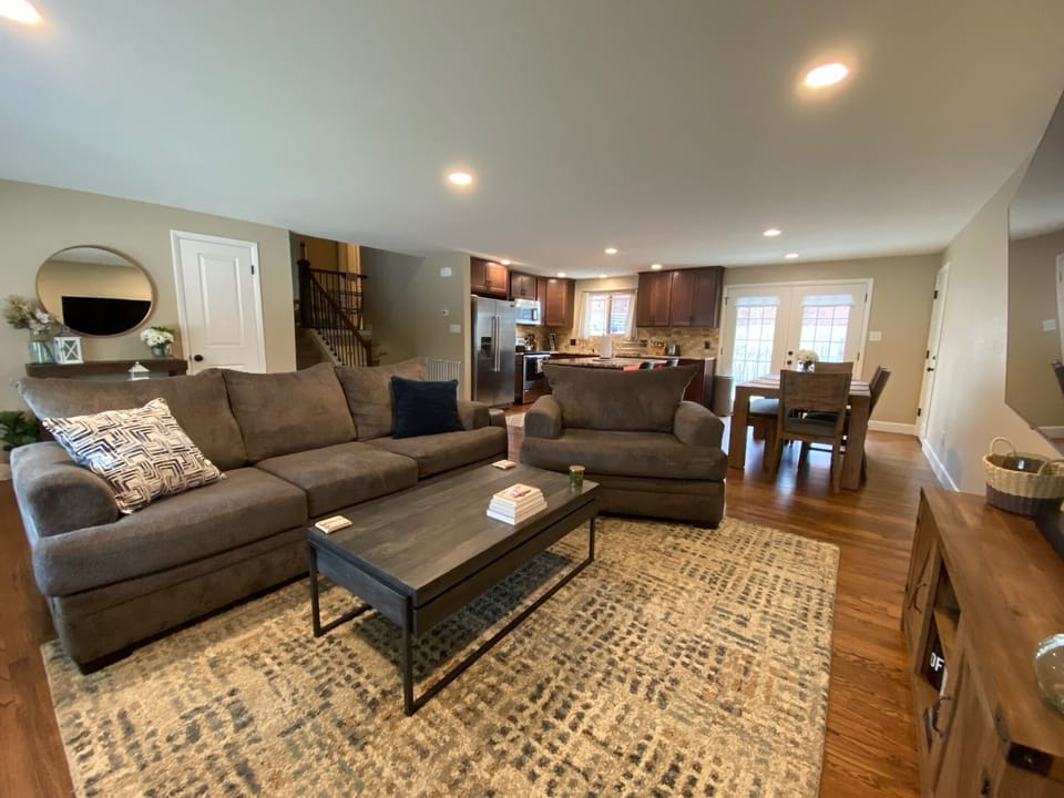 Main Living (looking towards kitchen)