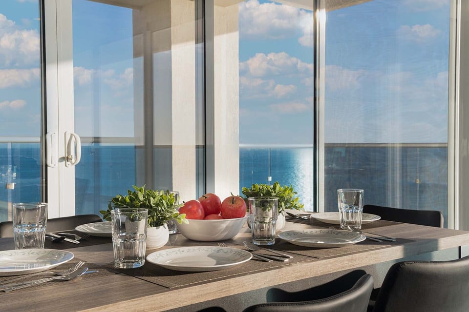 Detail of the dining table