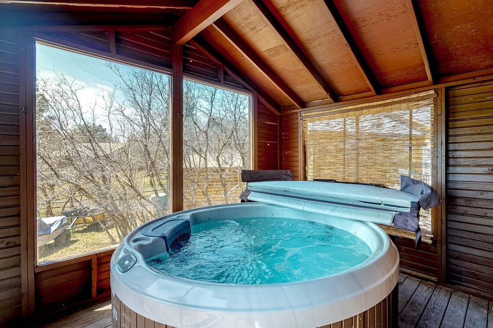 Indoor spa tub