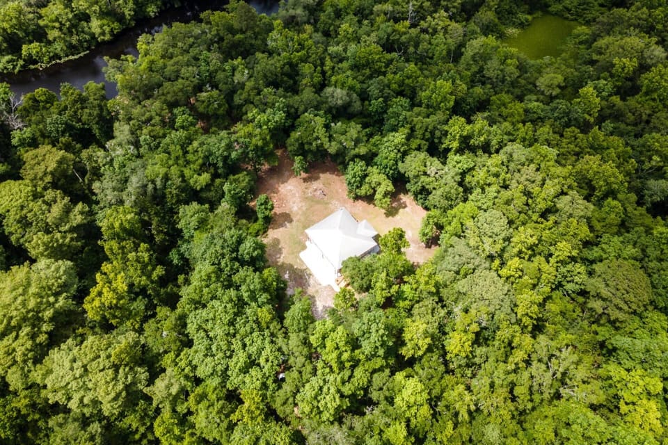 A short walk from the house to the Black Creek