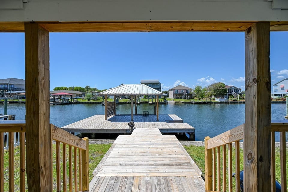 Surf City Beach Rental Waterfront with Boat Dock