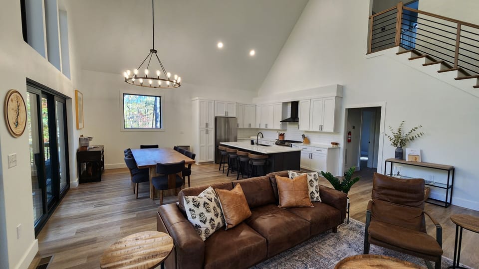 Open-Concept Main Level with Living Room, Dining Area, and Kitchen 