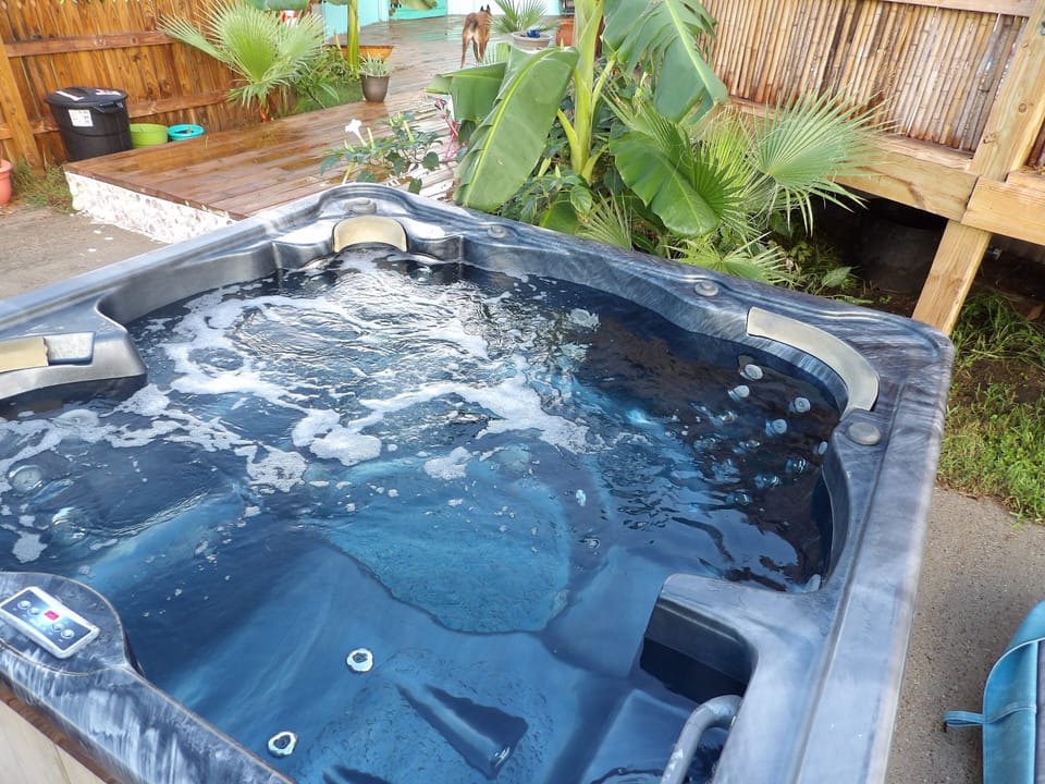 Outdoor spa tub