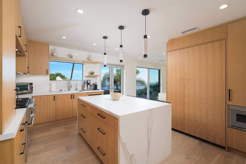 Cook up a storm in the Gourmet Kitchen. An entertainer's delight!