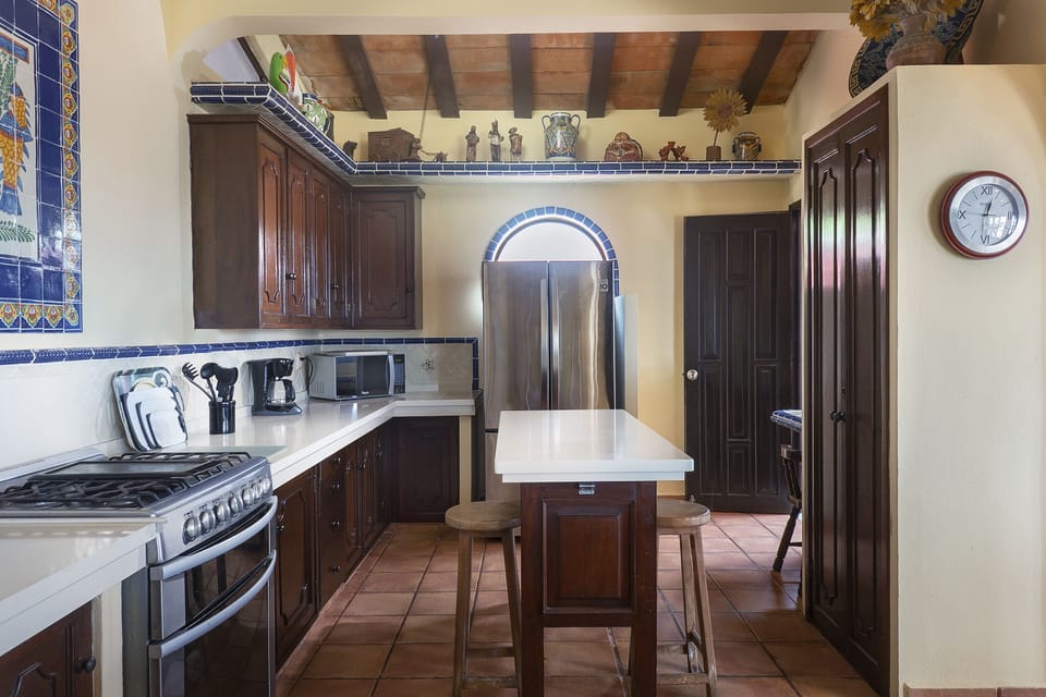 Kitchen with full Stove and central island