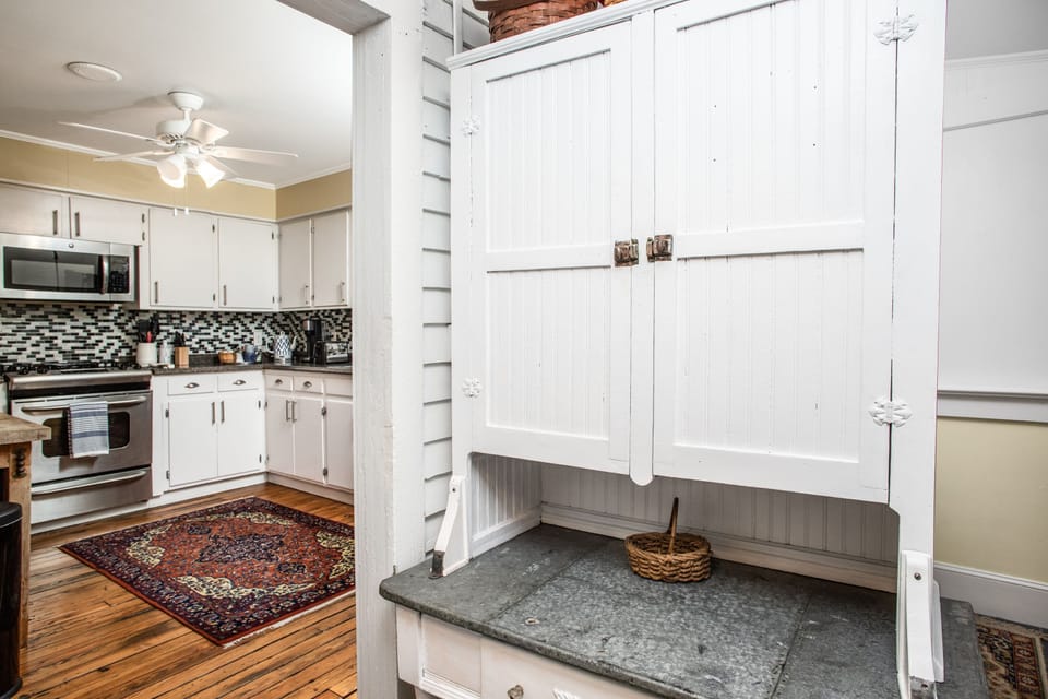 view from laundry room/mudroom into kitchen