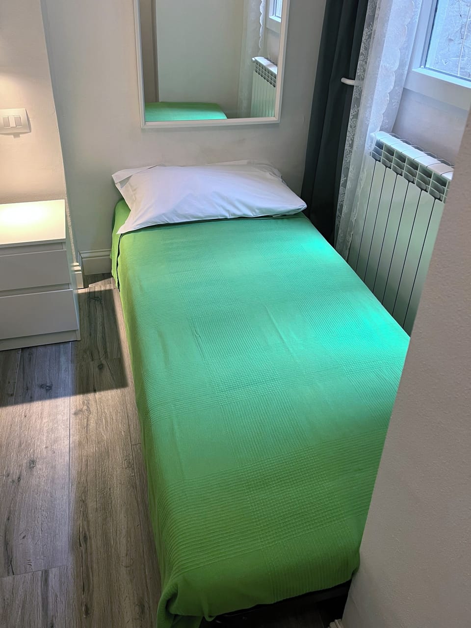 Chair/Bed.
