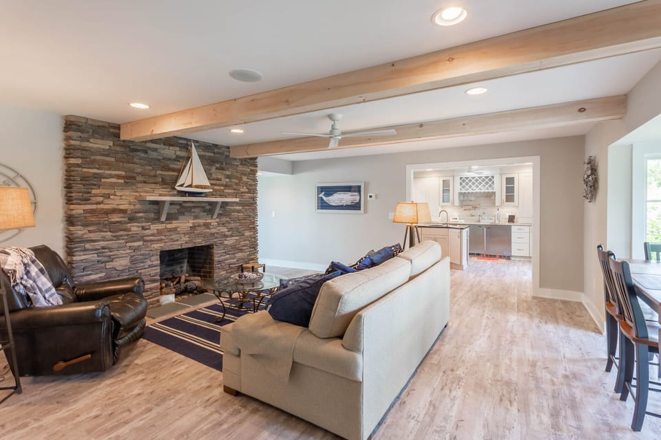 Livingroom to kitchen view