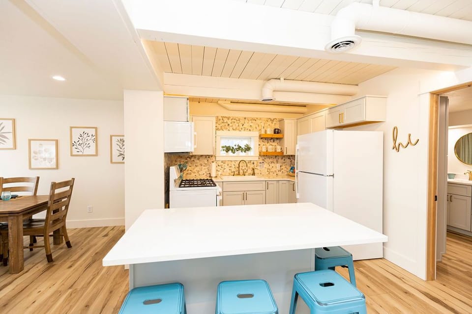 island in the kitchen area 