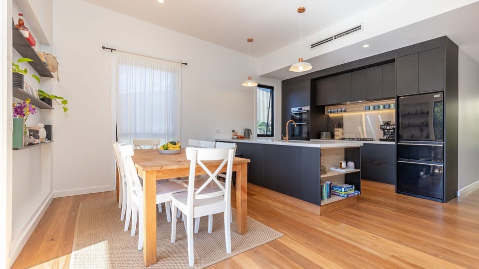 Dining & Kitchen