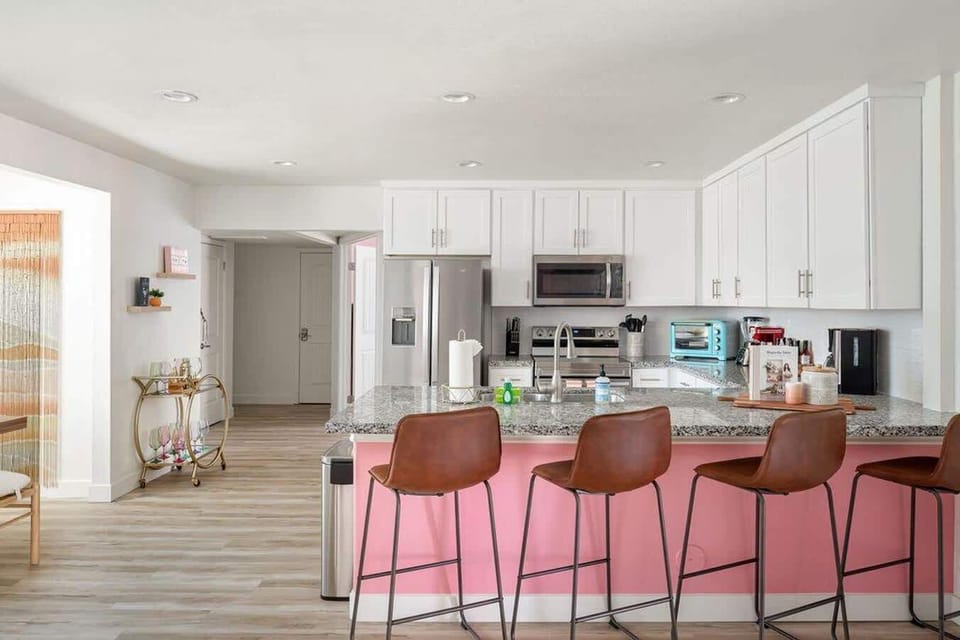 Sit up kitchen island to the open floor plan is perfect for you and your friends!