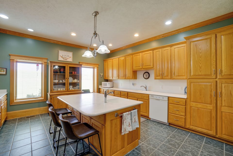 Kitchen | Island w/ Breakfast Bar | Cooking Basics