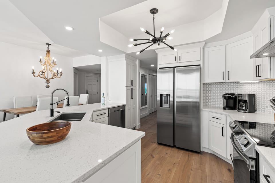 Kitchen - Stainless appliances!