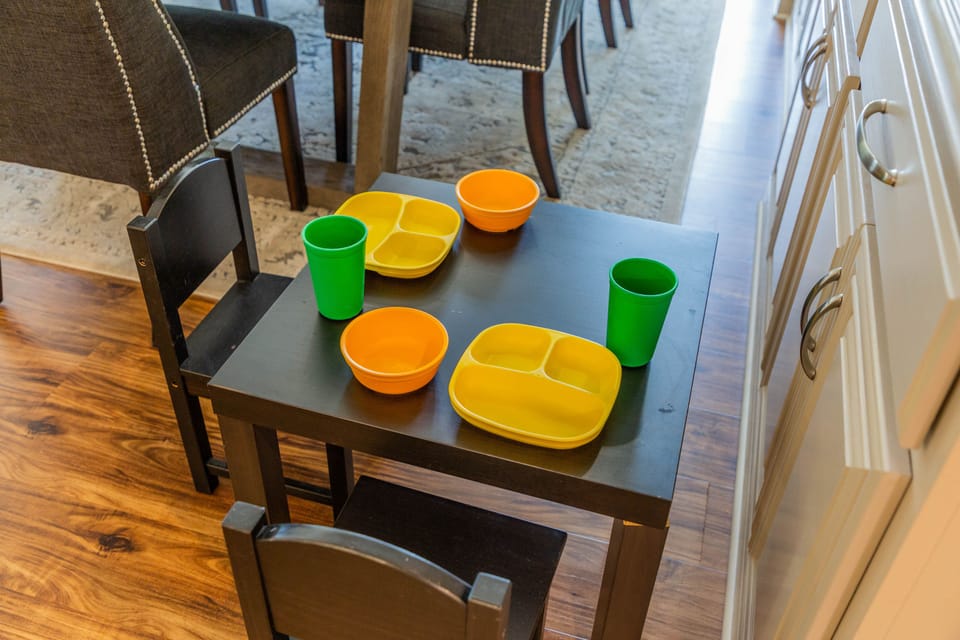 Kiddie table too!